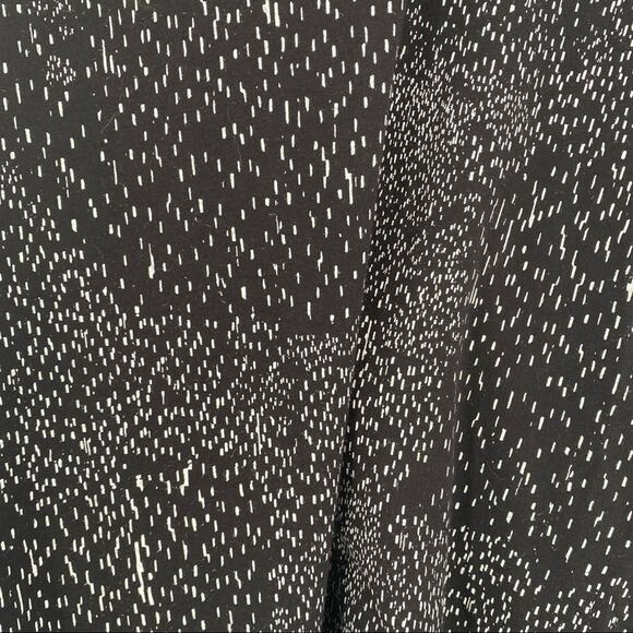 Black and white Fabletics athletic top size XS - Picture 3 of 6